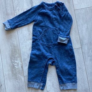 ✨3/$15✨ Baby Gap boys long sleeve romper 12-18 months